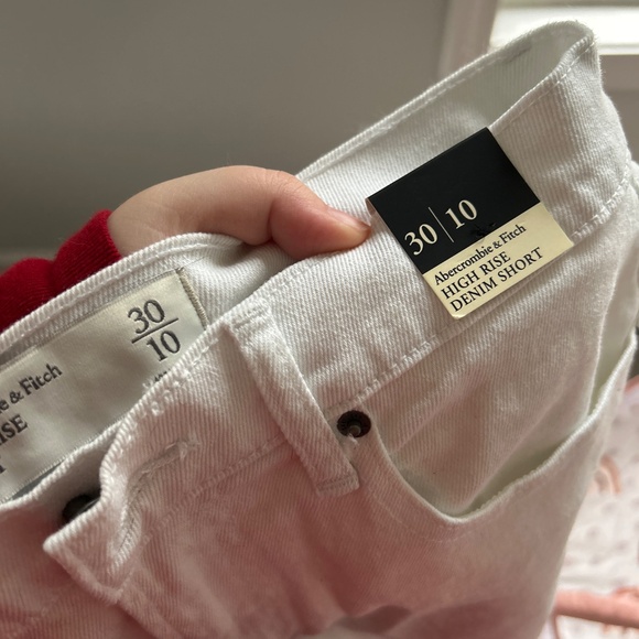 White distressed shorts high rise - Picture 3 of 3